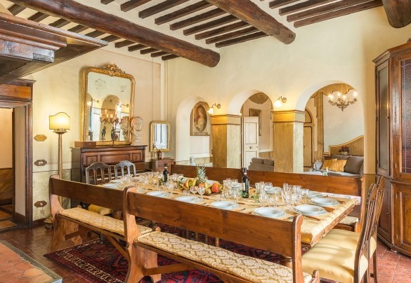 Dining room with a set table - Villa delle Sophore