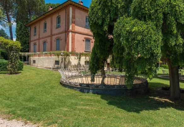 An eighteenth century structure only a few kilometers away from Lake Trasimeno- Villa delle Sophore  
