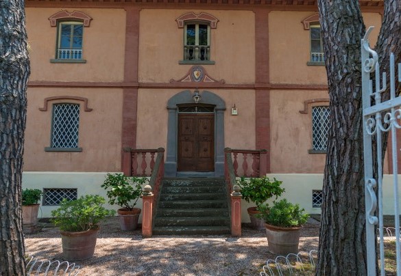 The main entrance of the house - Villa delle Sophore