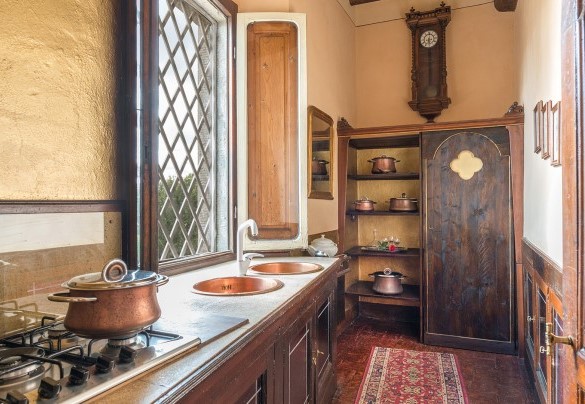  The kitchen communicates comfortably with the dining room - Villa delle Sophore