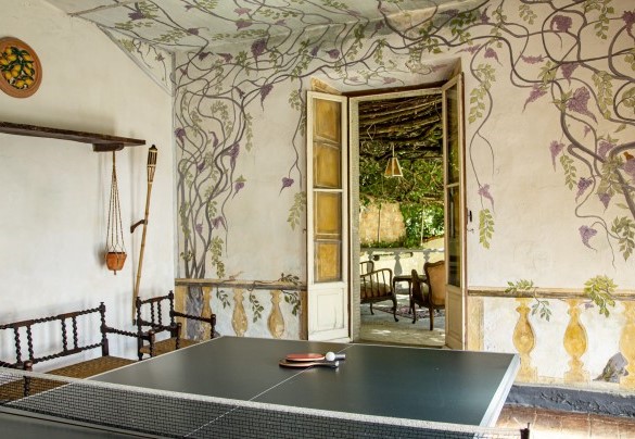 The ping pong table inside the splendid period lemon-house - Villa delle Sophore