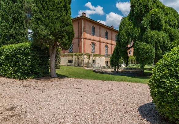 The house seen from the parking area - Villa delle Sophore