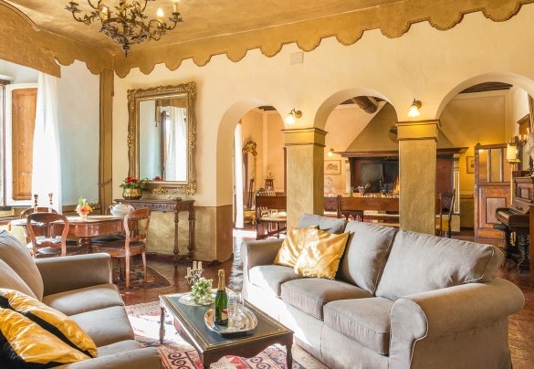 Open plan with living and dining area on the ground floor - Villa delle Sophore