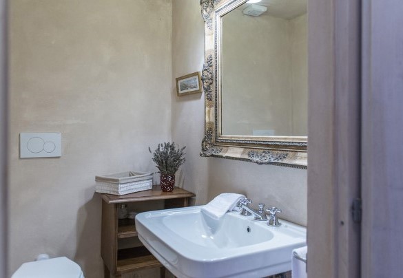 Half bathroom on the ground floor – Villa Delle Upupe 
