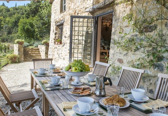 The panoramic pergola just outside the living room French windows – Villa Delle Upupe 