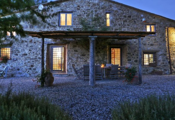 The pergola and the back of the villa in the night atmosphere - Villa delle Upupe