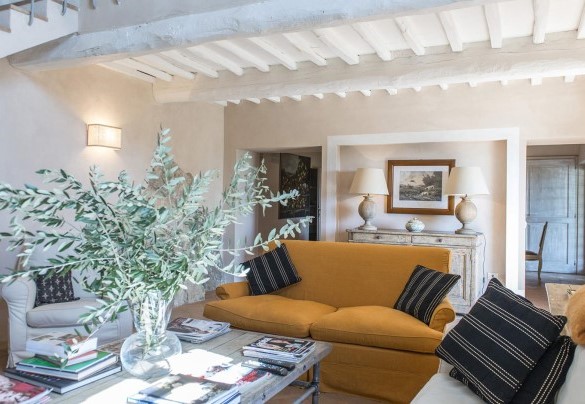 The bright and comfortable living room – Villa Delle Upupe 
