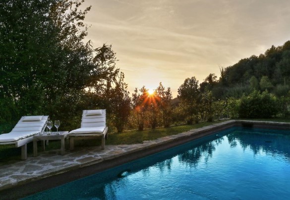 The swimming pool at sunset - Villa delle Upupe