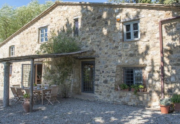 Countryhouse located 2 km away from the borgo of Castellina in Chianti, set in the hilly countryside between Siena and Florence – Villa Delle Upupe 
