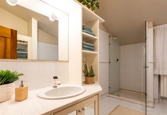 Bagno con doccia al primo piano - Villa Desiderio   