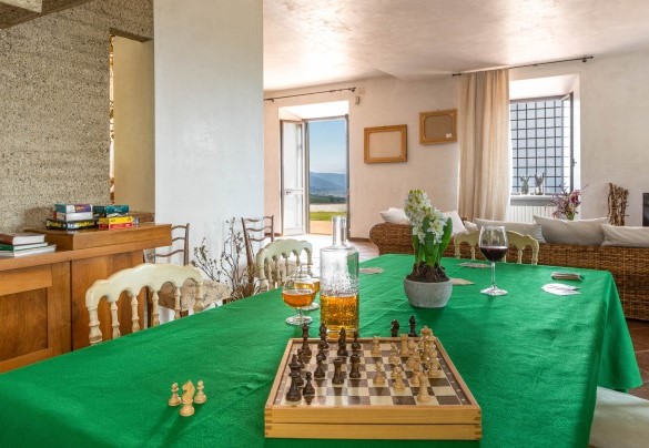 Salotto con tavolo e sedie - Villa Desiderio 