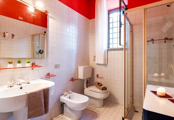 Bagno con doccia en suite alla camera al piano terra - Villa Desiderio   