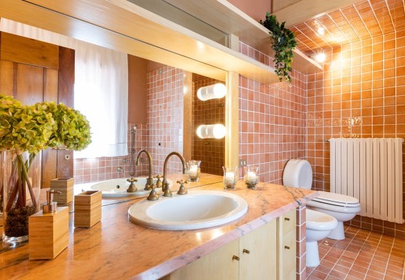 Bagno en suite con doccia e vasca al primo piano - Villa Desiderio 