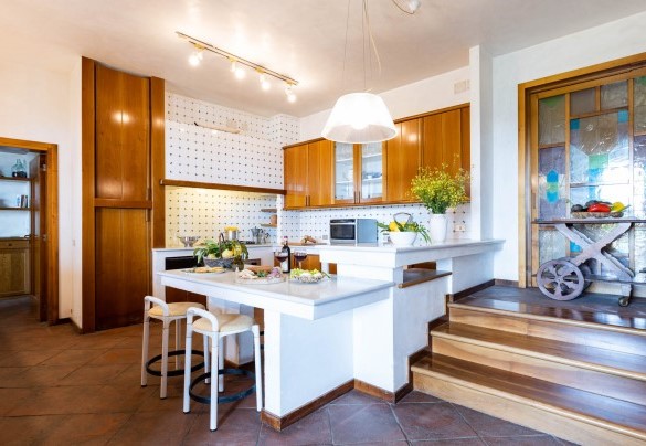 La spaziosa cucina - Villa Desiderio 