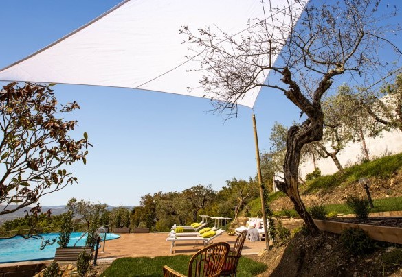 La grande vela ombreggia durante le ore più calde - Villa Desiderio