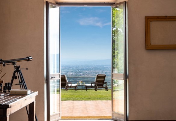 Porta finestra per accedere direttamente in giardino - Villa Desiderio