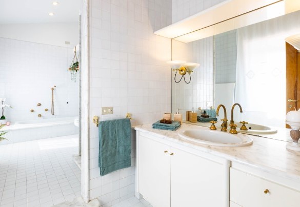 Bagno en suite con doccia e vasca al primo piano - Villa Desiderio