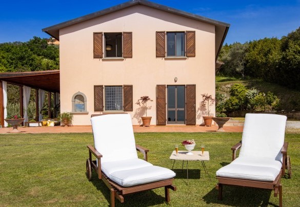 Si trova in una zona tranquilla e in posizione assolutamente riservata - Villa Desiderio  