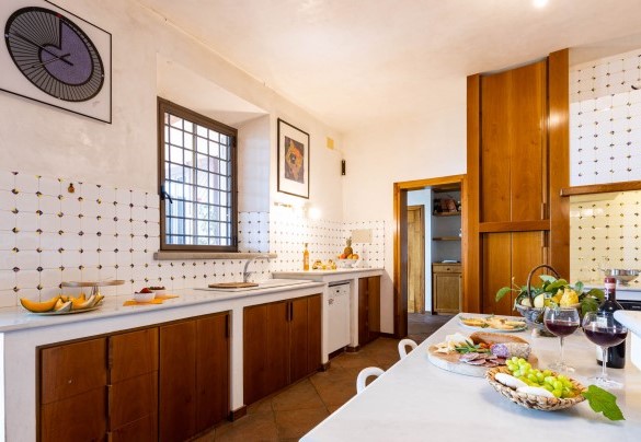 La cucina confina con il salotto - Villa Desiderio 