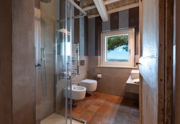Bagno con doccia n.4 al primo piano – Villa Dianella