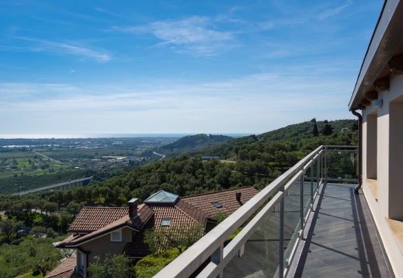 Il balcone panoramico sulla Versilia – Villa Dolphin 10