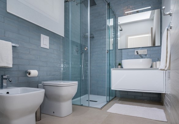 Il colorato bagno con doccia - Villa Donald