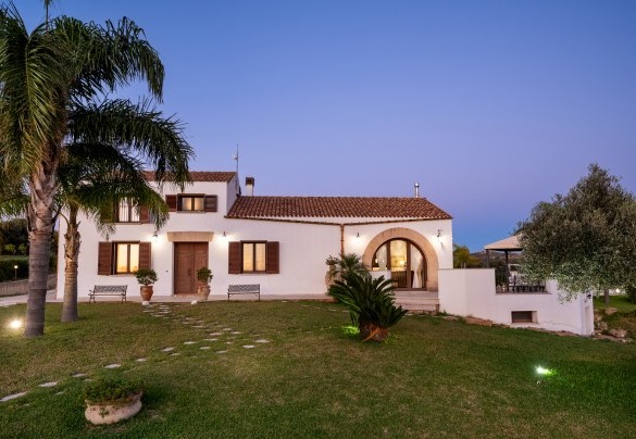 Entrata principale della villa– Villa Donna Agaver