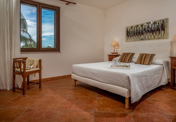 Camera matrimoniale n.1 con bagno en suite con doccia al piano terra– Villa Donna Agaver