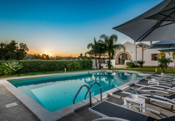 La piscina al tramonto– Villa Donna Agaver