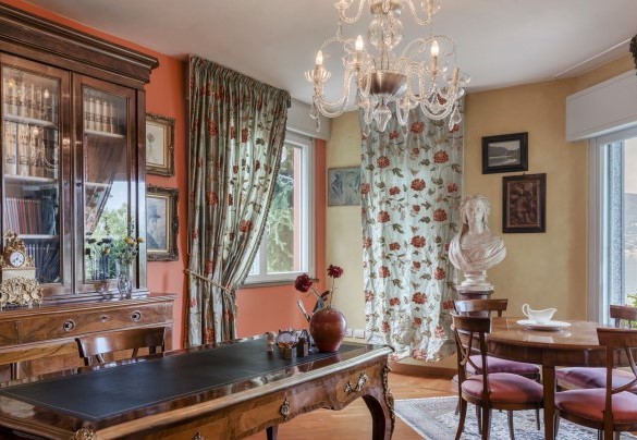 The refinement and elegance of the study on the ground floor - Villa Eden