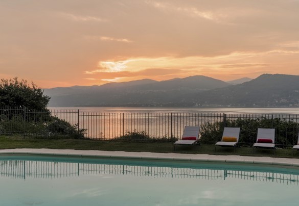 The enchanting and panoramic position offers a priceless view of the lake – Villa Eden