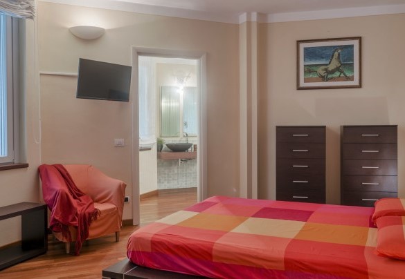 The double bedroom with en suite bathroom – Villa Eden