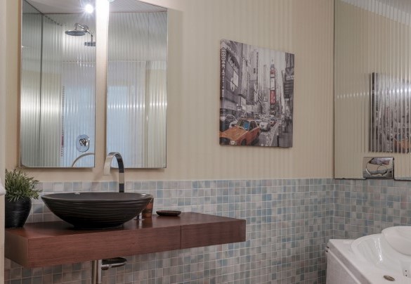 The bathroom with hydromassage tub – Villa Eden