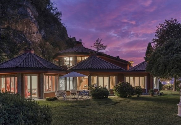 The architectural shape of the villa makes it a unique jewel of its kind – Villa Eden