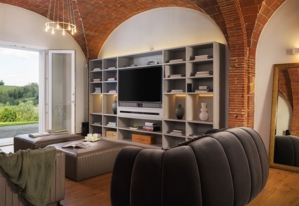 L'elegante sala con la zona tv con comode sedute - Villa Edoardo
