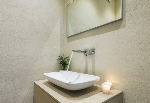 Il bagno di servizio al piano terra adiacente la cucina - Villa Edoardo