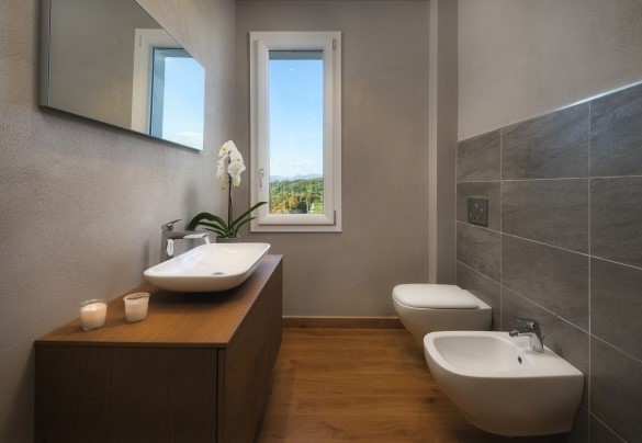 Bagno con doccia adiacente alle camere n. 2 / 4 / 5 - Villa Edoardo