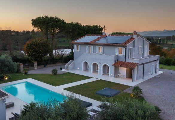 Il panorama che circonda la proprietà colorato dal tramonto - Villa Edoardo