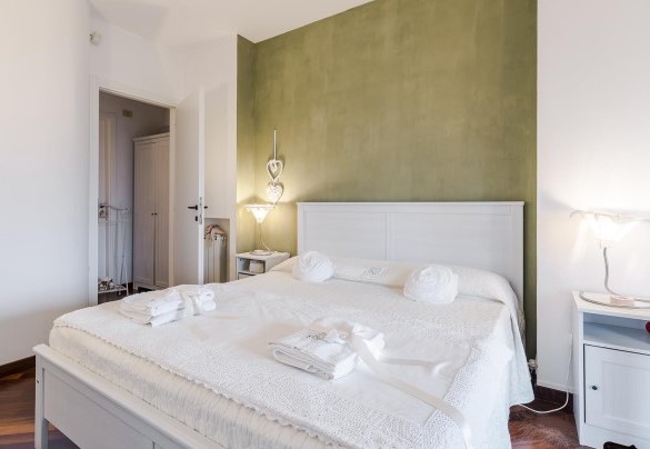 Double bedroom on the first floor, with en-suite bathroom - Villa Elda 
