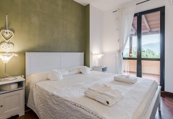 Double bedroom on the first floor, with en-suite bathroom - Villa Elda 