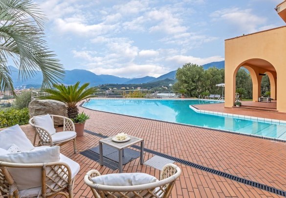Pool area and solarium with panoramic view - Villa Elda