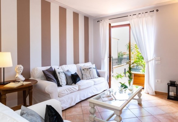 L’area living con uscita diretta sulla terrazza - Villa Elena