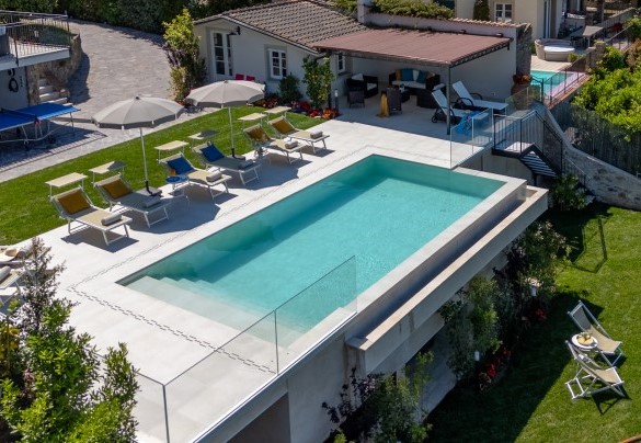 La proprietà è situata nel borgo di Luciano - Villa Elena