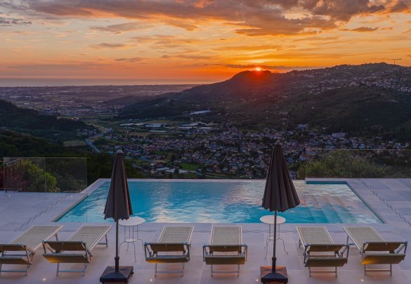 La piscina, depurata a sale, al tramonto - Villa Elena