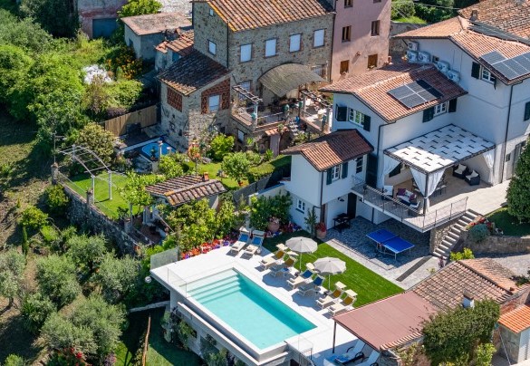 Villa moderna su tre piani - Villa Elena