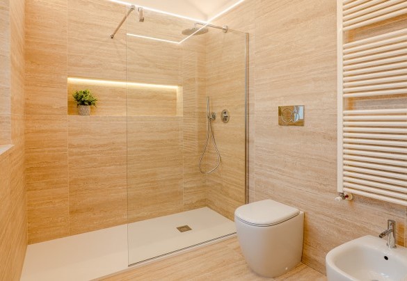 Il bagno con doccia n.1 al piano terra - Villa Elena 