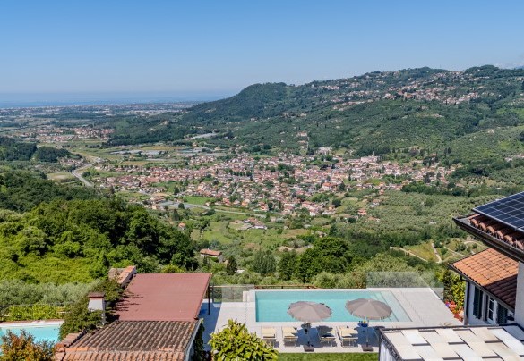 Panorama verso la costa della Versilia fino al lago di Massaciuccoli - Villa Elena