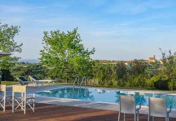 Vista panoramica sul paese di San Costanzo e sul mare - Villa Elettra