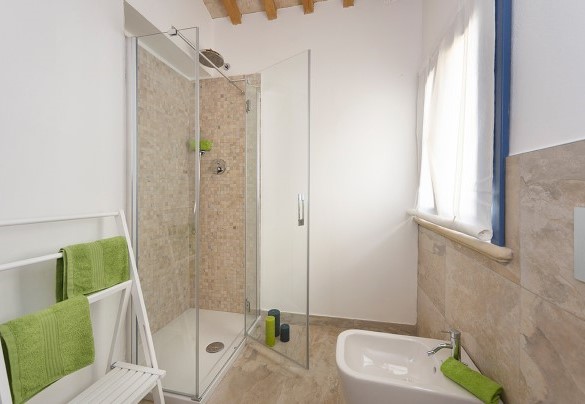 Bagno n. 4 con doccia primo piano - Villa Elettra