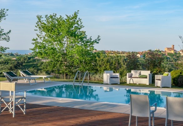 Vista panoramica sul paese di San Costanzo e sul mare - Villa Elettra